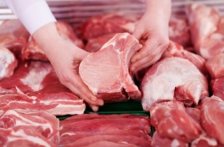 Thịt lợn tăng giá đẩy CPI tháng 11 lên cao nhất 9 năm