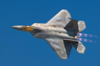 Báo Mỹ nâng cao vai trò của F-22: Nga nói thẳng