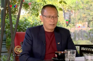 MC Lại Văn Sâm: Mẹ tát tôi một cái, rồi kéo tôi xuống bếp