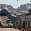 Chính phủ Mỹ giao các công ty xây mẫu bức tường biên giới với Mexico