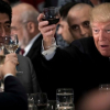 Tổng thống Mỹ Donald Trump không uống rượu, chỉ thích Coca?