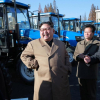 Ảnh độc: Ông Kim Jong-un tươi cười lái \'ngựa thép\'
