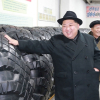 Kim Jong-un thăm nhà máy sản xuất lốp cho xe tải chở tên lửa