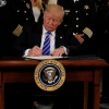 Tổng thống Trump chính thức phê chuẩn dự luật trừng phạt Nga