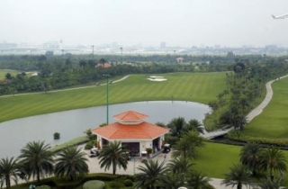 Thu hồi sân golf Tân Sơn Nhất phải đền bù: Lạ quá!