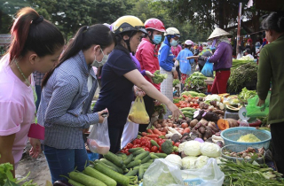 Tăng thuế giá trị gia tăng: Người nghèo lãnh đủ