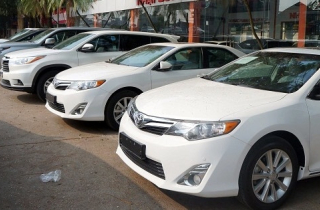 Ô tô đại hạ giá: Cảnh báo dính họa xe tồn kho 2-3 năm