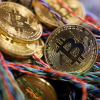 Bitcoin tăng giá \'chóng mặt\', vượt 7.000 USD