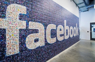 Buộc Google, Facebook đặt máy chủ ở Việt Nam: Đừng sợ ma