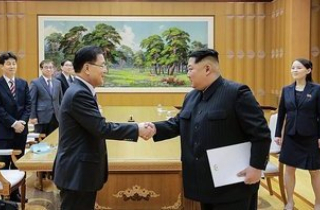 Màn phô diễn kỹ năng ngoại giao \'chủ động\';\'bất ngờ\' của ông Kim Jong-un