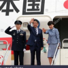 Máy bay của thủ tướng Nhật rớt "vật lạ" khi đang bay