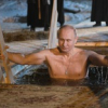 Ông Putin cởi trần, ngâm mình trong hồ nước băng giá