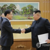 Ông Kim Jong-un gây bất ngờ sau khi nhận thư tổng thống Hàn Quốc