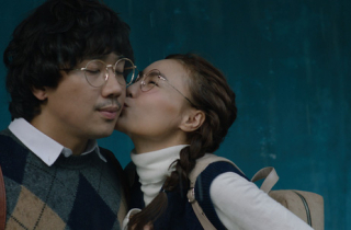 “Cua lại vợ bầu” đạt doanh thu cao nhất thị trường Việt Nam