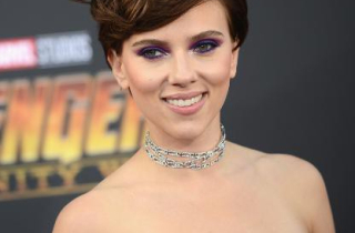 Bị cánh săn ảnh tấn công, Scarlett Johansson cầu cứu cảnh sát