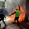Hàng chục ngàn người biểu tình, Pháp điều 7.400 cảnh sát ứng phó