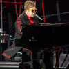 Mất giọng ngay tại buổi biểu diễn, Elton John rời sân khấu trong nước mắt