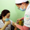 100 nhân viên y tế Khánh Hòa tiêm vaccine Covid-19