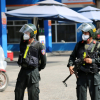 Cảnh sát vũ trang phong toả cây xăng ở Sài Gòn