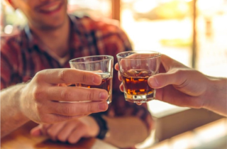 6 thói quen khi uống rượu có thể cắt ngắn tuổi thọ: Ai mắc phải thì nên sửa sớm