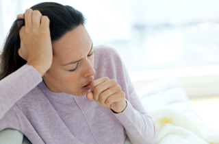 Cơn ho thế nào là dấu hiệu ung thư phổi: Cách phân biệt với bệnh thông thường