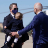 Con trai thuyết phục Biden ủng hộ mối tình với chị dâu