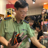Truy quét hàng loạt cơ sở bán hàng ở Hà Nội nghi giả mạo thương hiệu