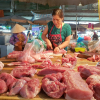Thịt lợn bán buôn 130.000 đồng/kg, tiểu thương kìm giá để giữ khách