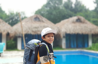 Ông chủ khách sạn 34 tuổi gặp cảnh dở khóc dở cười vì gương mặt trẻ con