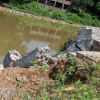 Hà Nội: Nhiều hộ dân sống thấp thỏm bên bờ kè sông sạt lở