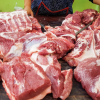 Lợn sống ùn ùn nhập lậu vào Việt Nam, kéo giá lợn hơi giảm nhẹ