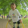 Cậu bé tàn tật 5 tuổi quyên tặng bệnh viện 400.000 USD trả ơn cứu sống