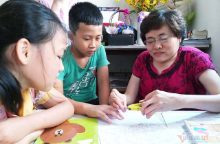 Cô giáo cao 1m30 và hành trình 20 năm dạy tiếng Anh cho học trò nghèo