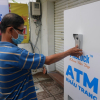 Ngày đầu “ATM khẩu trang” miễn phí hoạt động: Thiếu nguồn cung phát cho dân