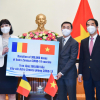 Việt Nam tiếp nhận 300.000 liều vaccine AstraZeneca do Romania gửi tặng