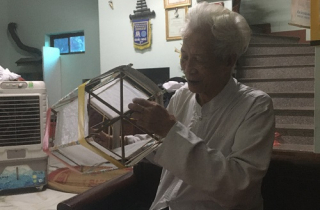 Một nghệ nhân nặng lòng lưu giữ nghề làm đèn kéo quân truyền thống