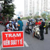 Người dân đứng ngồi không yên khi Hà Nội triển khai cấp giấy đi đường mã QR