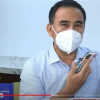 Quyền Linh gặp sự cố với điện thoại ngay trên sóng livestream