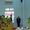 Xót xa cảnh vợ Chủ tịch huyện Phong Điền thẫn thờ bên di ảnh chồng