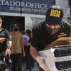 Cảnh sát khám nhà 3 tiếng, bác sĩ riêng của Maradona phủ nhận ngộ sát