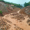 Nước lũ ngập sâu, sạt lở đường chia cắt cục bộ nhiều khu vực miền núi Quảng Nam