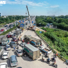 Ảnh: Container bị lật trên cầu, đường trên cao ở Hà Nội tắc dài nhất lịch sử