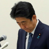 Abe cúi đầu xin lỗi người dân Nhật