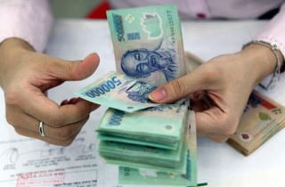 Lương tối thiểu tăng, lợi nhuận DN giảm, người lao động mất việc nhiều hơn?
