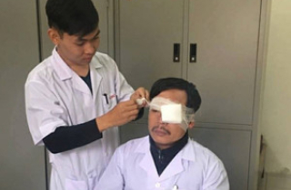 Bác sĩ bị đánh gẫy sống mũi khi đang cấp cứu bệnh nhân