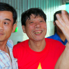 Bố trung vệ Tiến Dũng đấm màn hình tivi khi U23 Việt Nam bị thổi phạt đền