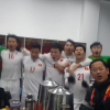 Cầu thủ Việt Nam reo hò trong phòng thay đồ sau khi hạ Qatar