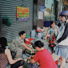 Quán hơn 20 năm ở vỉa hè Sài Gòn bán 10 nồi súp cua mỗi ngày