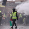 Cảnh sát Pháp dùng vòi rồng, hơi cay đối phó người biểu tình Áo vàng