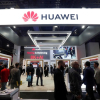 Trung Quốc gọi dự luật cấm bán chip cho Huawei, ZTE của Mỹ là 'cuồng loạn'